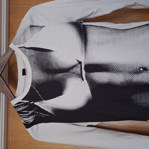 💜 3/$12 Sexy Body Tee - Picture 2 of 4